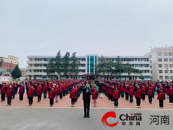 驻马店市第三十二小学“三月春风暖童心 追