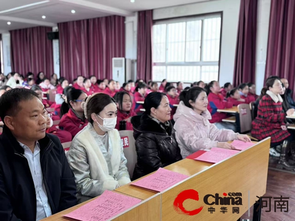 诵诗咏歌庆三八 巾帼园丁展风采 ——驻马店第十二小学举行三八节诗词诵读活动