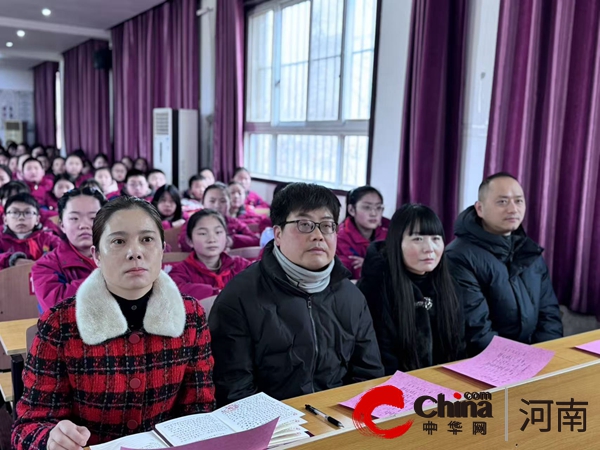 诵诗咏歌庆三八 巾帼园丁展风采 ——驻马店第十二小学举行三八节诗词诵读活动