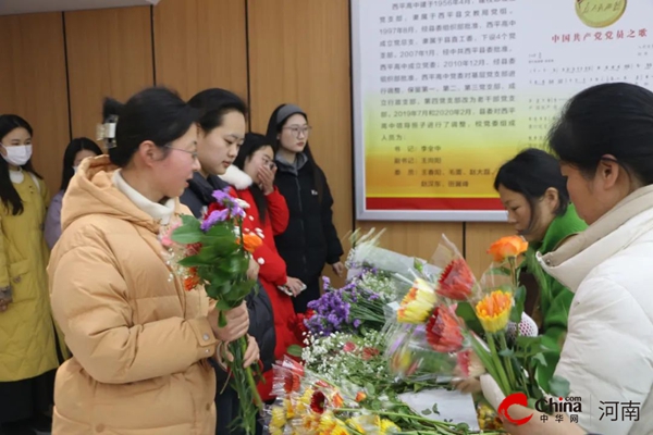 杏坛满花香 巾帼绽芳华——西平县高级中学喜迎“三八节”花艺沙龙主题活动