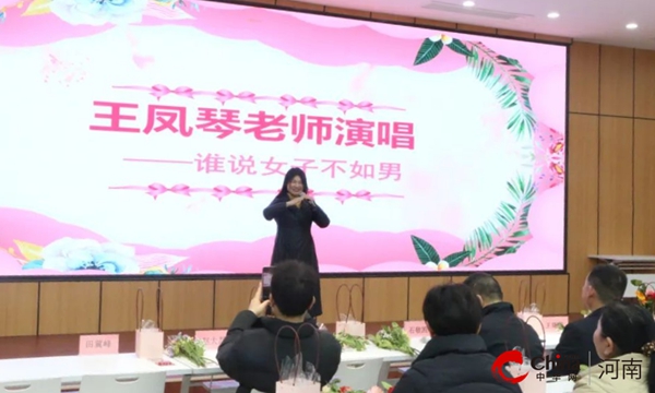 杏坛满花香 巾帼绽芳华——西平县高级中学喜迎“三八节”花艺沙龙主题活动