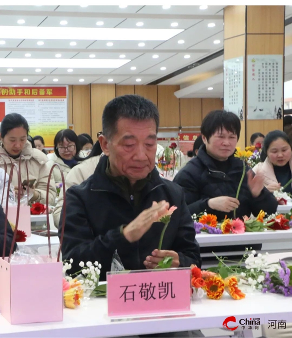 杏坛满花香 巾帼绽芳华——西平县高级中学喜迎“三八节”花艺沙龙主题活动