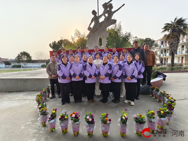 巾幗妙筆書芳華 共慶魅力女神節———西平縣柏苑王店小學舉行慶“三八”國際婦女節活動