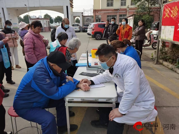 驻马店经济开发区开源办事处刁庄村开展“送健康 进万家”爱心义诊活动