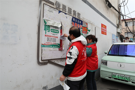 西峡县法院开展志愿服务进社区活动