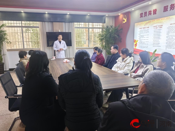 驻马店开发区金山办事处翟庄居委会开展“为居民口腔健康保驾护航”活动