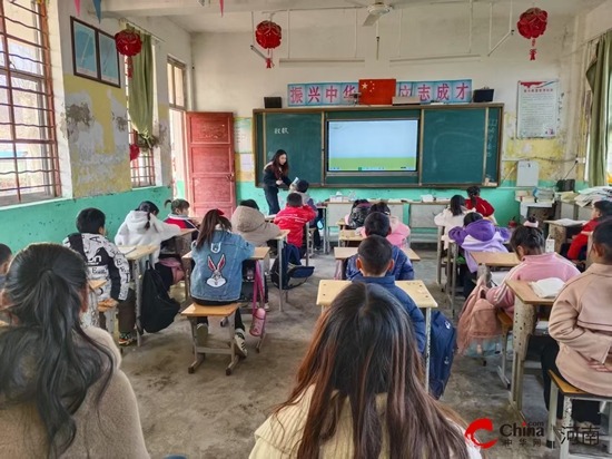 西平县盆尧陈老庄小学开展听评课活动