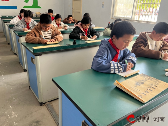 西平县焦庄席王寨小学开设书法课堂