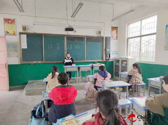 西平县重渠南徐小学多媒体教室开展二年级口算活动