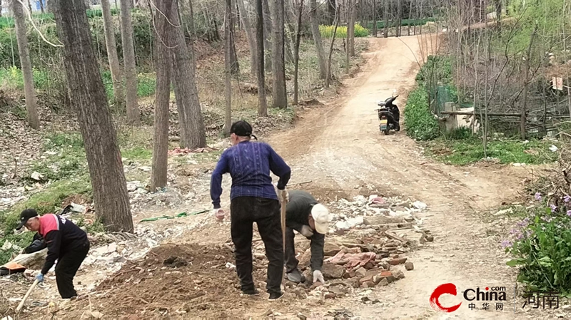 西平县五沟营镇洄浀赵村委桧树李自然村：春日里的温暖