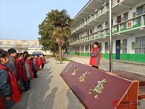 西平县重渠李庄小学举行“文明礼仪月”系列活动