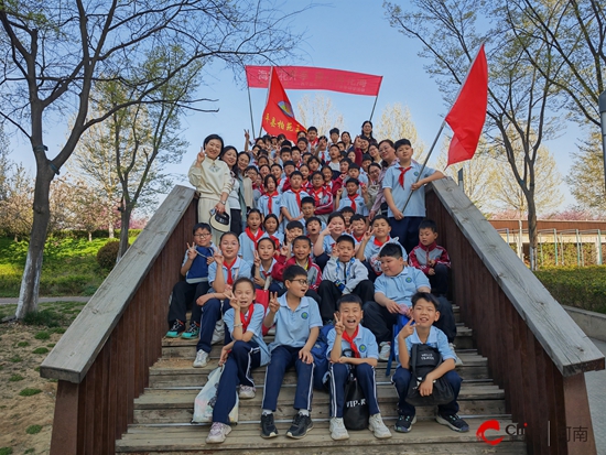 海棠花开季 童心探花海——西平县柏苑王店小学举行春游活动