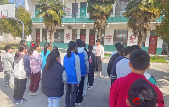 西平县师灵北王小学开展“火灾疏散演练”活动