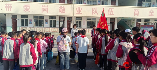 洪河长堤卧海棠 春风十里笑颜扬 ——西平县柏苑芳庄小学开展春日研学活动