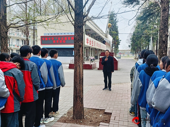 开展消防应急演练 筑牢校园安全防线——西平县专探初级中学开展消防应急演练