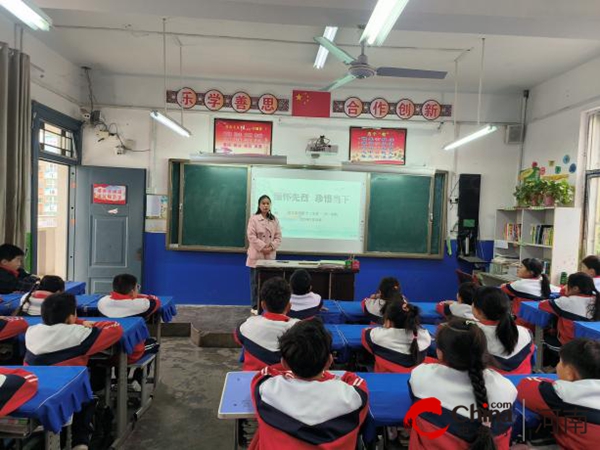 缅怀先烈 珍惜当下——驻马店市第十二小学开展清明节主题班会大比拼活动