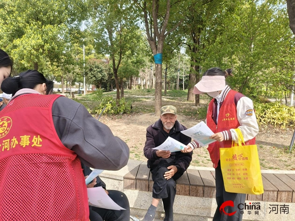 驻马店开发区金河办事处小界牌社区开展“文明祭祀 共建和谐”清明节文明祭扫宣传活动