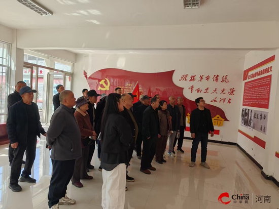 西平县柏苑街道花马刘社区开展“踏寻红色足迹 弘扬革命精神”主题参观活动
