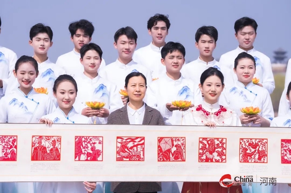 古韵新声 共颂黄帝——西平高中唱响文化强音