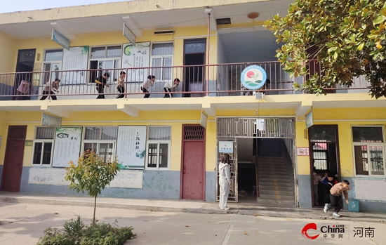 西平县焦庄大王庄小学开展防患于未“燃”消防演练活动