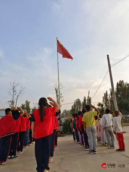 西平县芦庙中心校吕庄、马迁庄、徐庄、张崔吴、宋营、合庄、茨元、老庄等小学开展“清明祭英烈、赓续红色血脉”主题教育活动