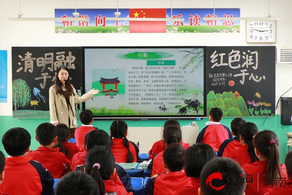 清明融于情 红色润于心 ——驻马店市第十小学开展清明祭英烈红色主题教育活动