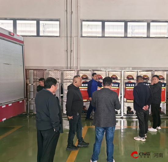 西平县安防办组织街道社区负责人到消防救援大队参观学习