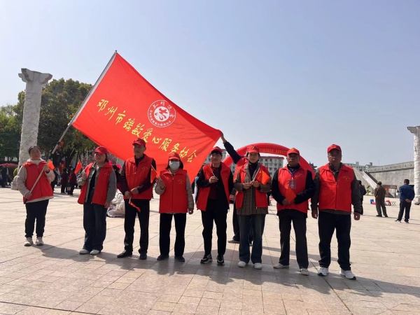 邓州市瑞敏爱心服务协会：清洁家园保畅通 助力油菜花节会