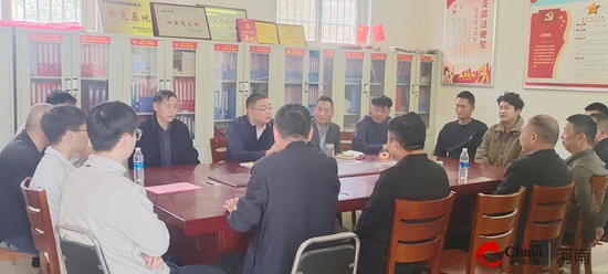 西平县柏苑街道召开清明节返乡企业家招商座谈会