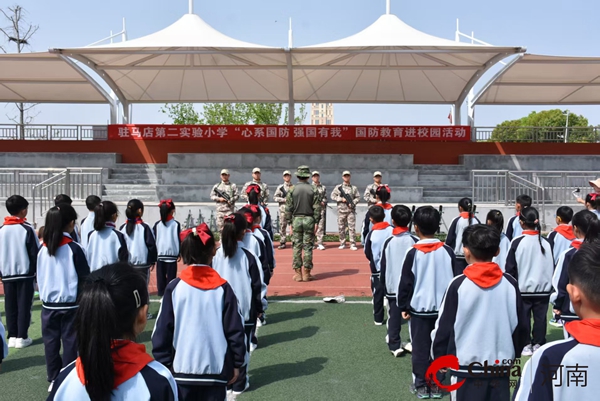国防润童心   共筑强国梦——驻马店第二实验小学举行国防教育进校园活动