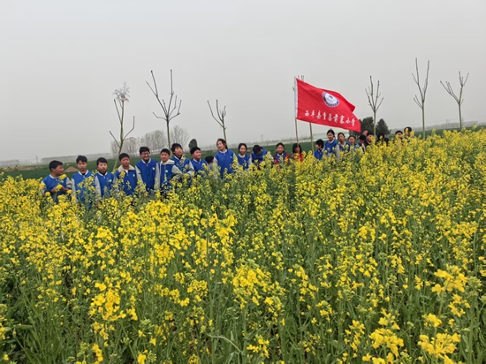 踏春逐梦，共赴春日之约——西平县重渠前寨小学“走进春天”活动圆满开展