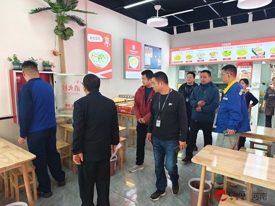 西平县应急管理局与城管局等多部门联动开展餐饮门店专项检查