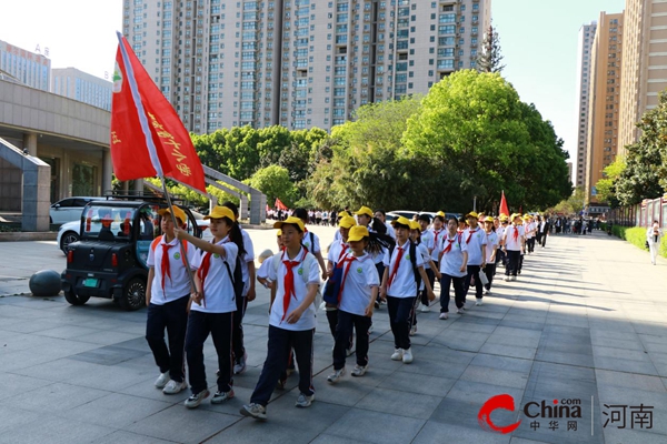 驻马店市第十小学  开展参观博物馆  气象馆综合实践活动   