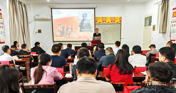 以红色基因淬炼新时代担当精神