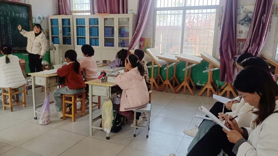 西平县重渠武海小学：教研领航助成长 调研听课启新程