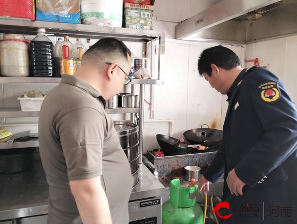 驻马店市驿城区老街街道：开展安全隐患排查 助力“宜业兴业星”创建