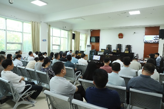 南阳卧龙区法院邀请行政执法机关负责人旁听庭审