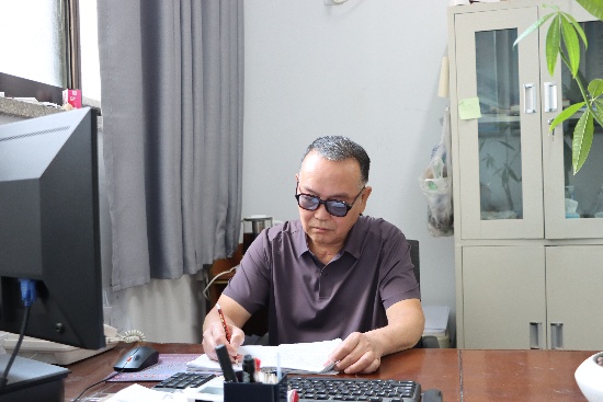 南阳宛城区法院黄中洲:四十载甘为兰台守卷人 以初心镌刻法治印记