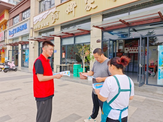 内乡县法院：普法宣传进社区 守护群众网络安全