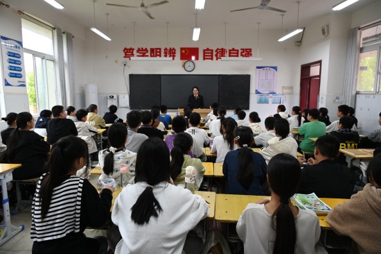 南召县法院：开学第一课 法治护成长