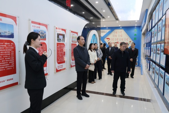 5、政协委员参观法院青少年法治教育中心