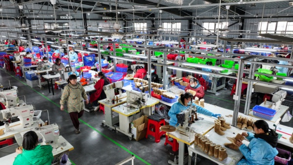 邓州市高集镇：一双“致富鞋”铺就乡村振兴路