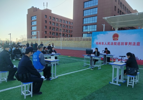 邓州市法院：法庭搬进校园 法治护航青春