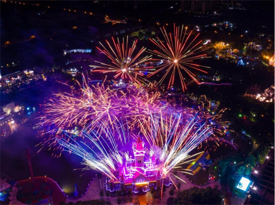 郑州方特欢乐世界荣膺“2025中国最佳主题公园”727