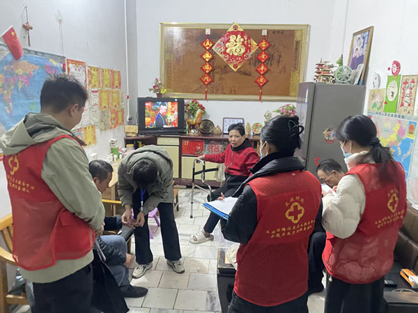 镇平卫校：惠民服务“零距离”