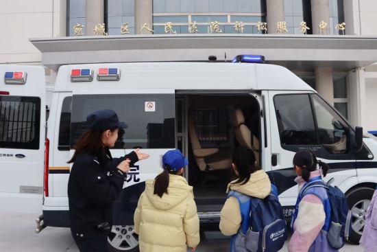 南阳宛城区法院开展警营开放日活动暨法治宣传教育活动