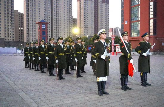 选择筑根基 担当赴远方|商丘市第一高级中学高一年级举行升旗仪式