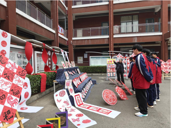 致远剪纸承古韵 少年妙手绽非遗——鹤壁市致远中学举办非遗社团成果展