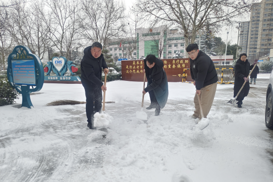 新野县医保局:风雪无阻护民生 温情守护“安心路”