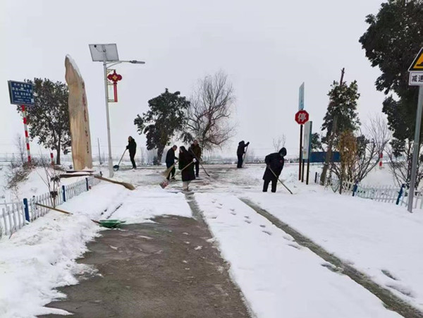 邓州市陶营镇全力应对低温雨雪天气 保障群众出行安全
